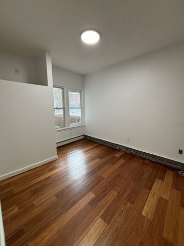 39 Shawmut St 1, Chelsea, MA 02150