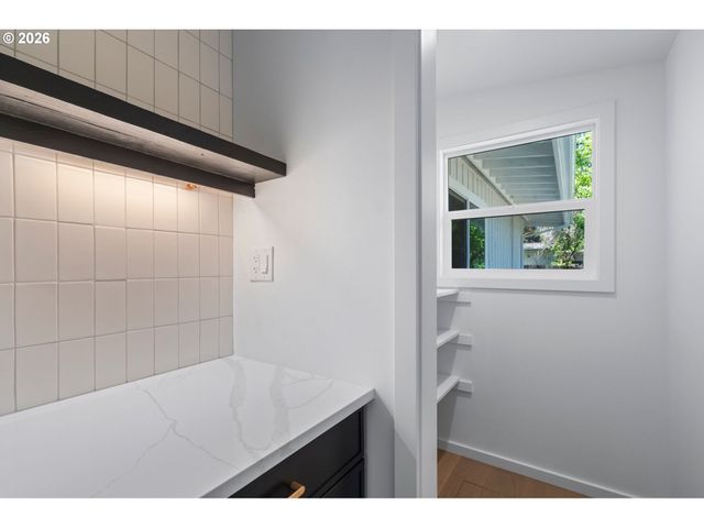 1865 Sw WELLINGTON Ave, Portland, OR 97225