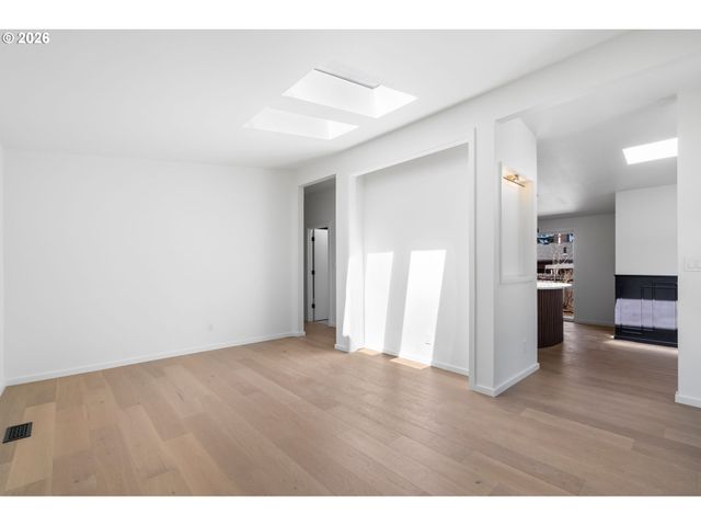 1865 Sw WELLINGTON Ave, Portland, OR 97225