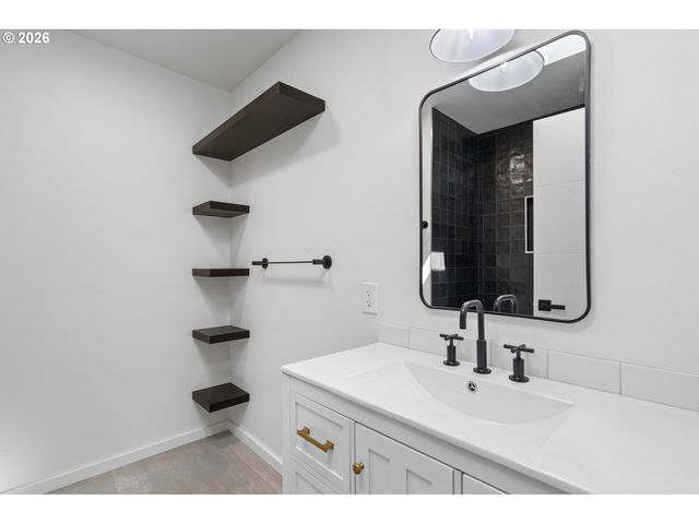 1865 Sw WELLINGTON Ave, Portland, OR 97225