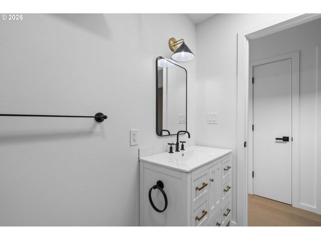 1865 Sw WELLINGTON Ave, Portland, OR 97225