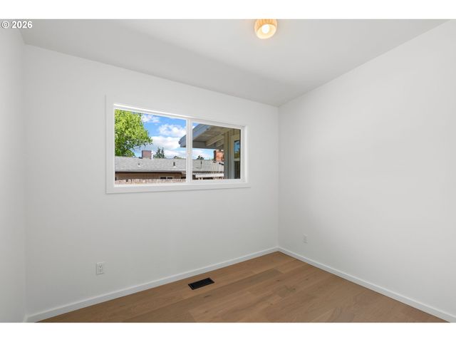 1865 Sw WELLINGTON Ave, Portland, OR 97225