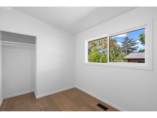 1865 Sw WELLINGTON Ave, Portland, OR 97225