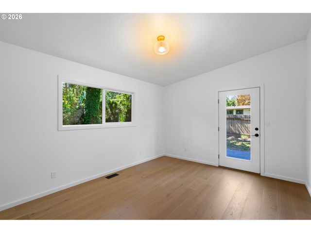 1865 Sw WELLINGTON Ave, Portland, OR 97225