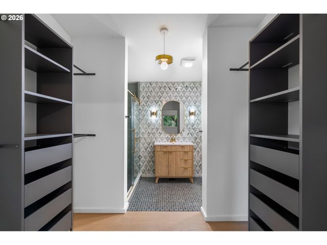 1865 Sw WELLINGTON Ave, Portland, OR 97225