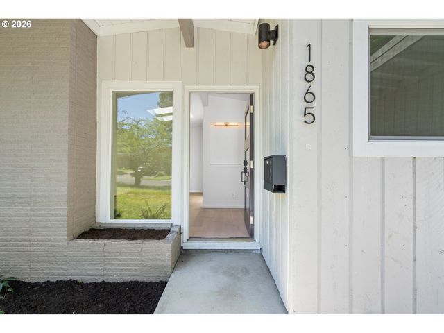 1865 Sw WELLINGTON Ave, Portland, OR 97225