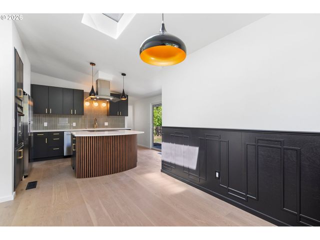 1865 Sw WELLINGTON Ave, Portland, OR 97225