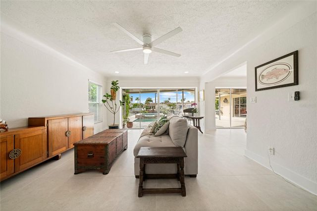 1924 MICHIGAN AVENUE NE, St Petersburg, FL 33703