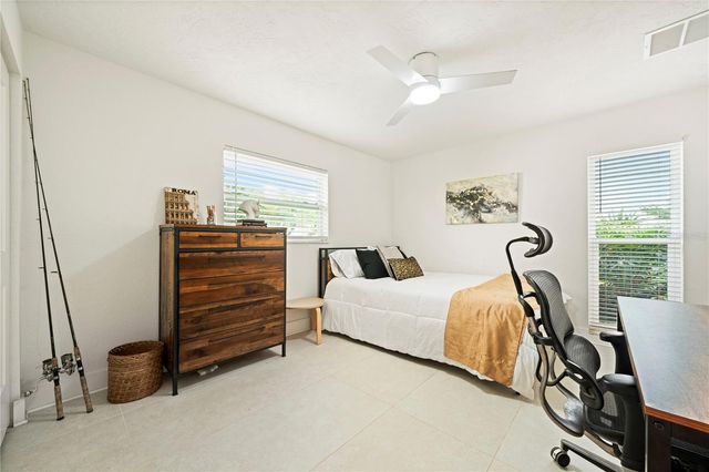 1924 MICHIGAN AVENUE NE, St Petersburg, FL 33703