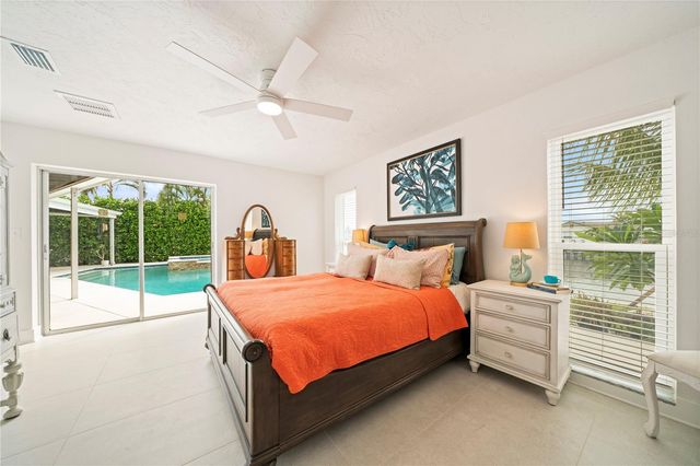 1924 MICHIGAN AVENUE NE, St Petersburg, FL 33703
