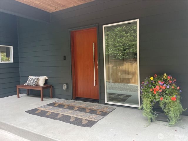 10030 37th Avenue SW, Seattle, WA 98146