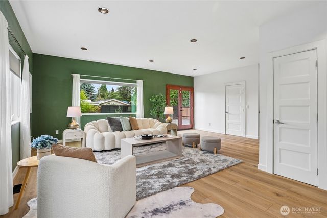 10030 37th Avenue SW, Seattle, WA 98146