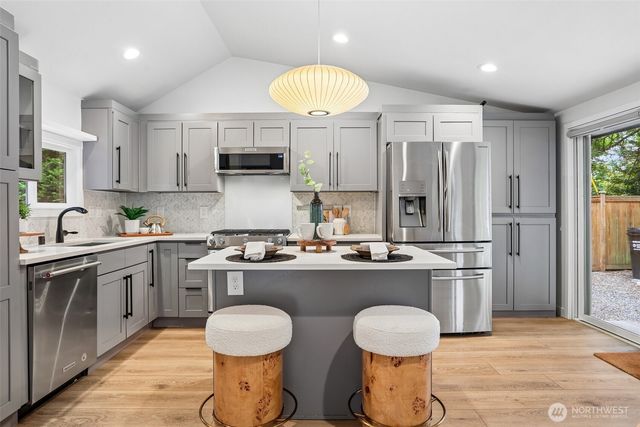 10030 37th Avenue SW, Seattle, WA 98146