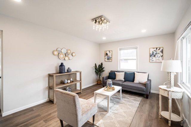 8600 W Crossfield AVENUE, Milwaukee, WI 53225