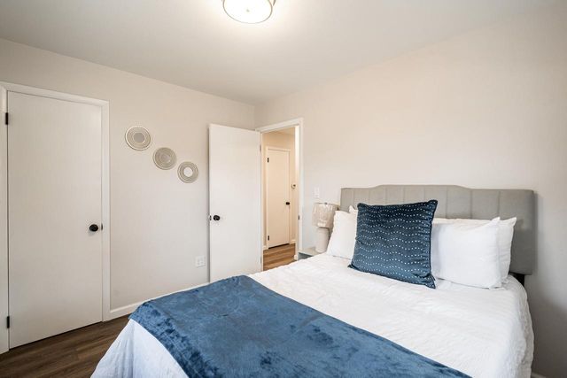 8600 W Crossfield AVENUE, Milwaukee, WI 53225