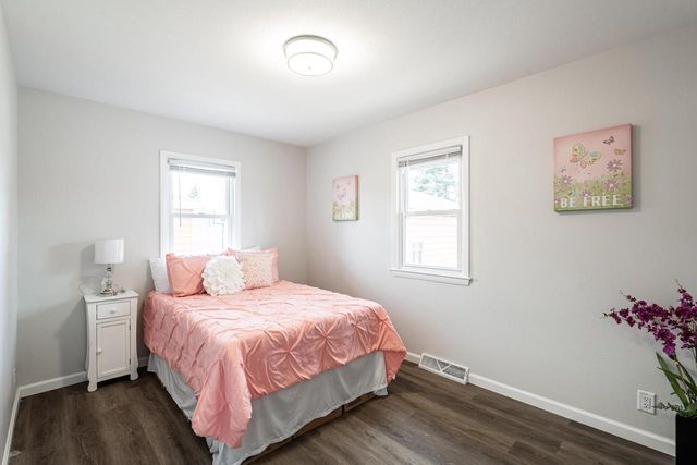 8600 W Crossfield AVENUE, Milwaukee, WI 53225