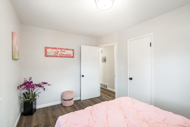 8600 W Crossfield AVENUE, Milwaukee, WI 53225