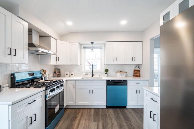 8600 W Crossfield AVENUE, Milwaukee, WI 53225