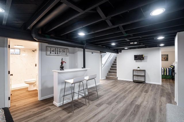 8600 W Crossfield AVENUE, Milwaukee, WI 53225