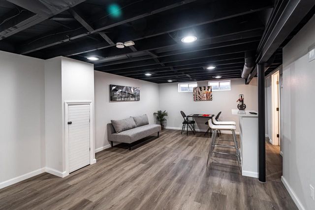 8600 W Crossfield AVENUE, Milwaukee, WI 53225