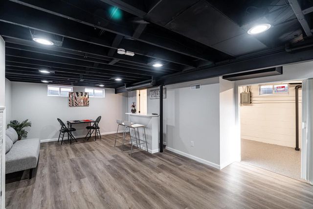 8600 W Crossfield AVENUE, Milwaukee, WI 53225