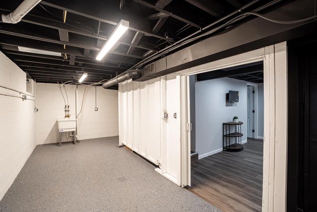 8600 W Crossfield AVENUE, Milwaukee, WI 53225