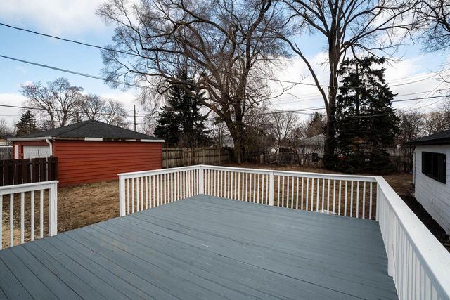 8600 W Crossfield AVENUE, Milwaukee, WI 53225