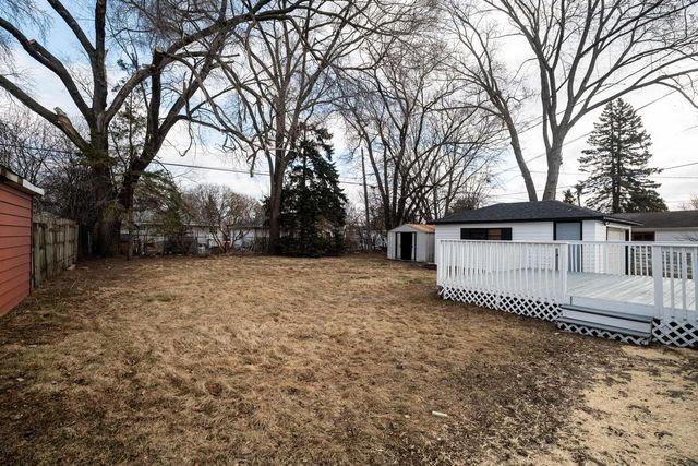 8600 W Crossfield AVENUE, Milwaukee, WI 53225