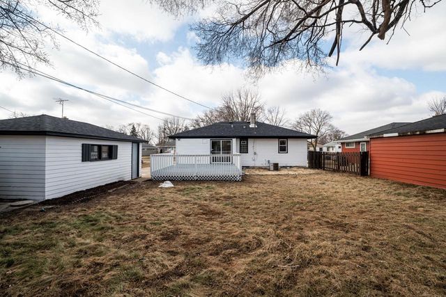 8600 W Crossfield AVENUE, Milwaukee, WI 53225