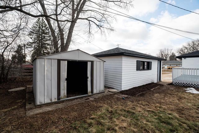 8600 W Crossfield AVENUE, Milwaukee, WI 53225