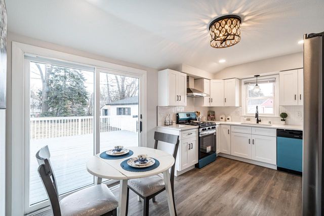 8600 W Crossfield AVENUE, Milwaukee, WI 53225