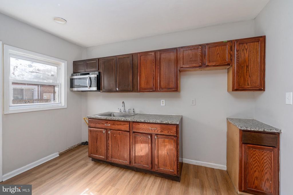 Image 10 of property listing at 23 S ABINGTON AVE, Baltimore, MD 21229