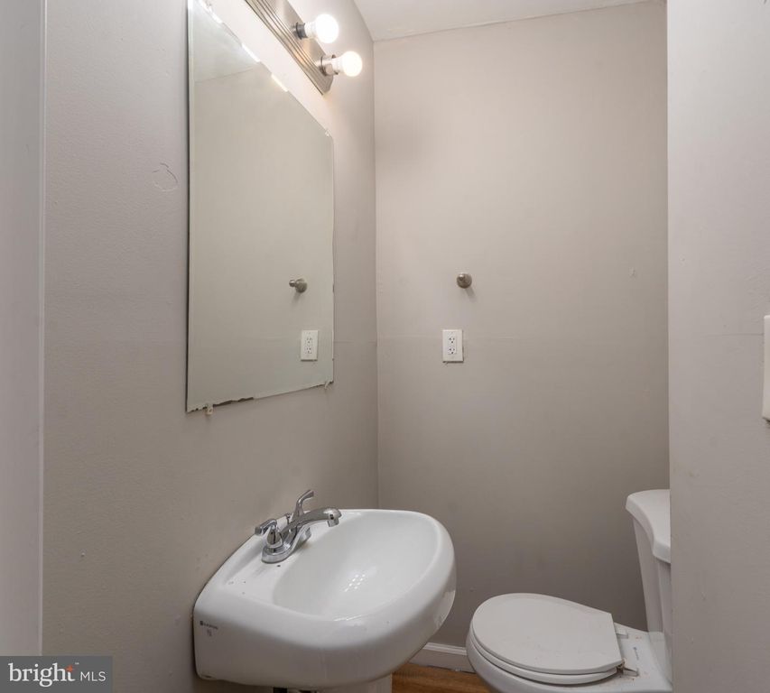 Image 13 of property listing at 23 S ABINGTON AVE, Baltimore, MD 21229