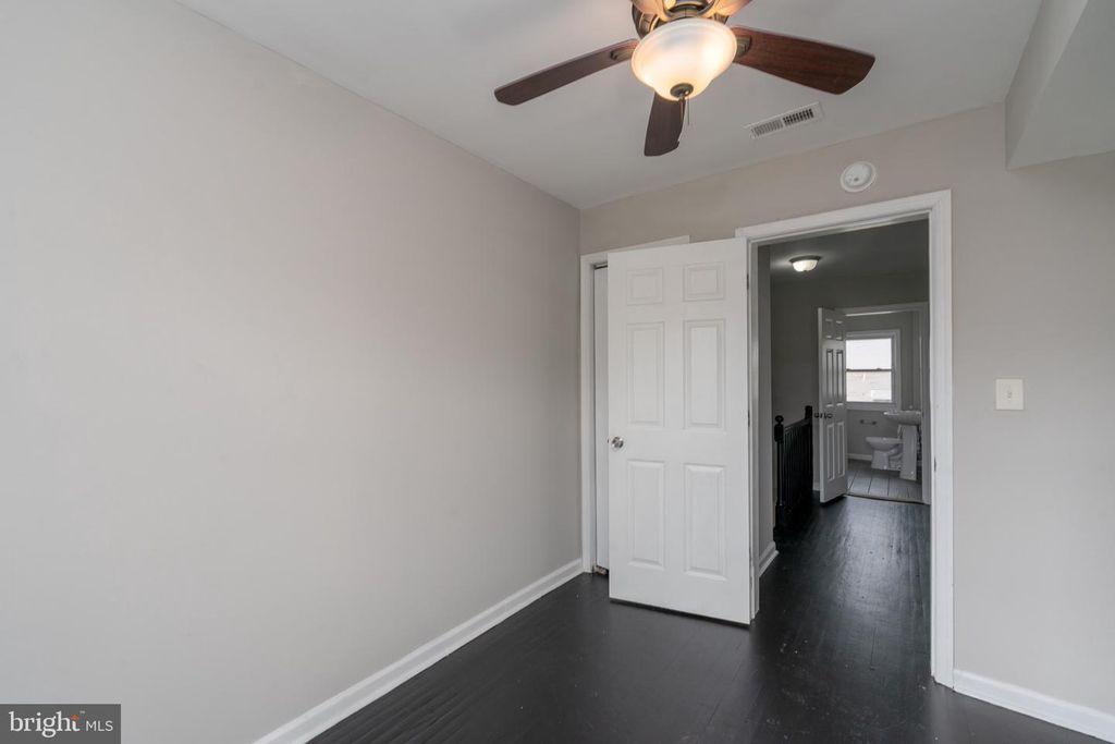 Image 14 of property listing at 23 S ABINGTON AVE, Baltimore, MD 21229