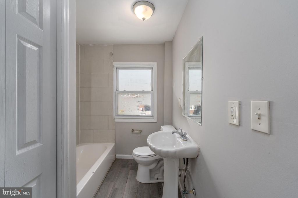 Image 20 of property listing at 23 S ABINGTON AVE, Baltimore, MD 21229
