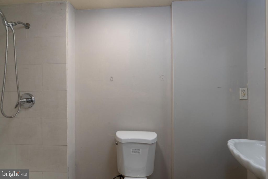 Image 24 of property listing at 23 S ABINGTON AVE, Baltimore, MD 21229