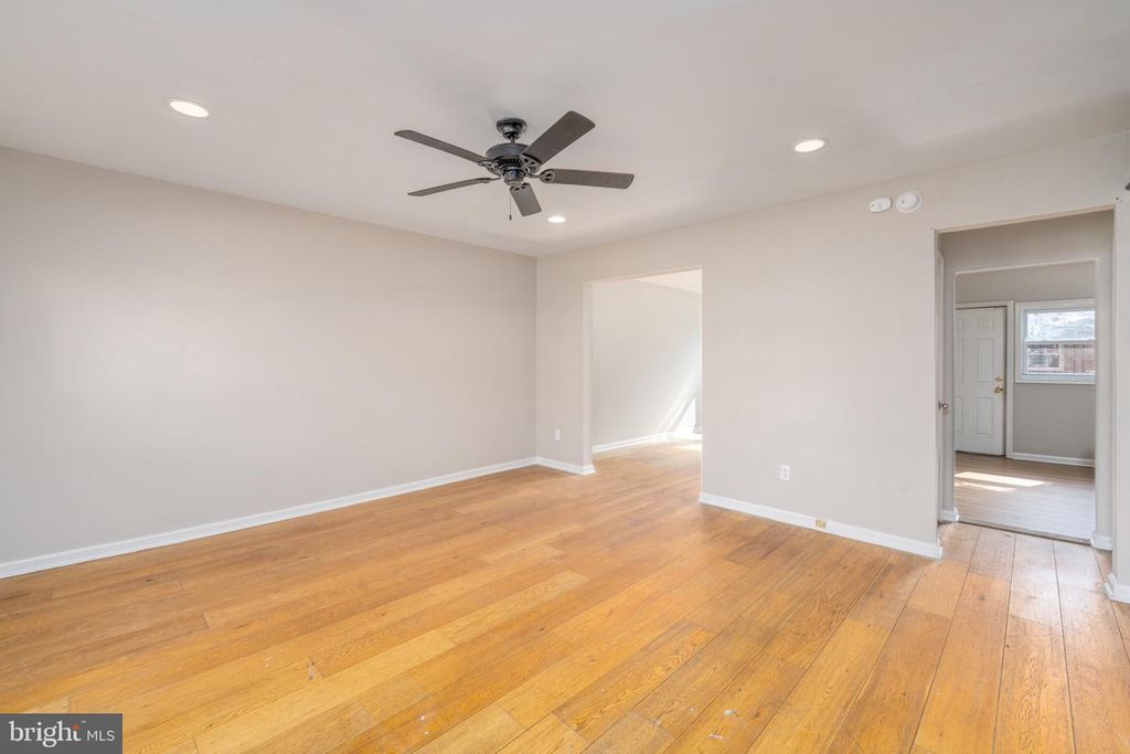 Image 4 of property listing at 23 S ABINGTON AVE, Baltimore, MD 21229
