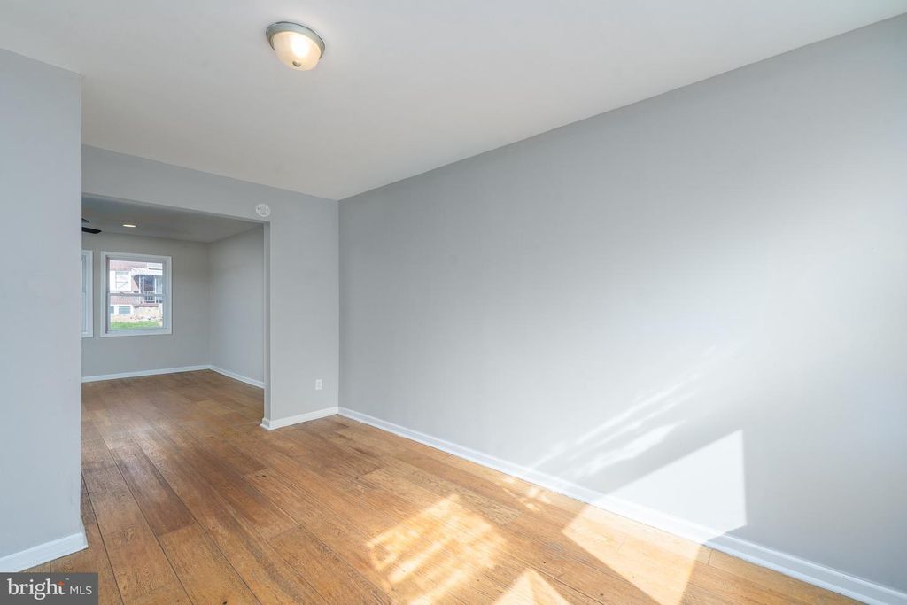 Image 6 of property listing at 23 S ABINGTON AVE, Baltimore, MD 21229