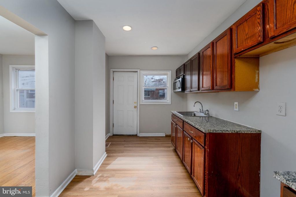 Image 9 of property listing at 23 S ABINGTON AVE, Baltimore, MD 21229