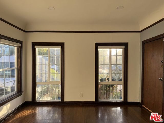 2122 6th Avenue, Los Angeles, CA 90018
