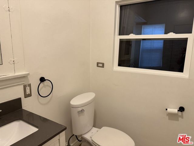2122 6th Avenue, Los Angeles, CA 90018