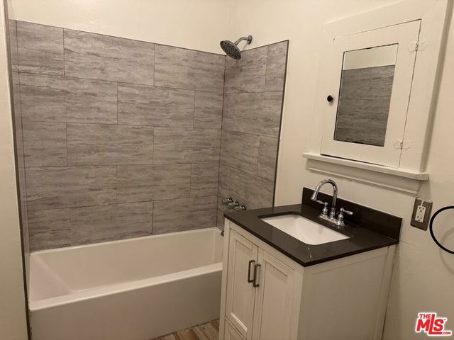 2122 6th Avenue, Los Angeles, CA 90018