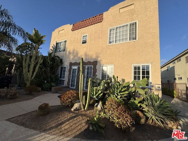 2122 6th Avenue, Los Angeles, CA 90018