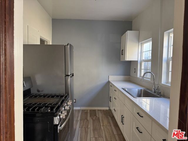 2122 6th Avenue, Los Angeles, CA 90018