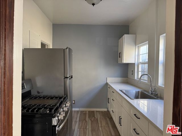 2122 6th Avenue, Los Angeles, CA 90018
