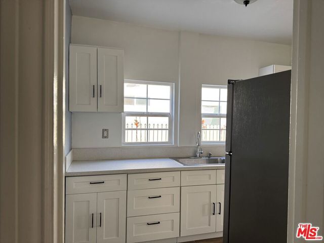 2122 6th Avenue, Los Angeles, CA 90018