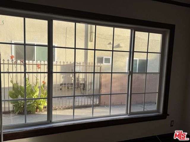 2122 6th Avenue, Los Angeles, CA 90018
