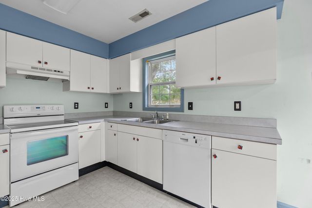 102 Croaker Street, Moyock, NC 27958