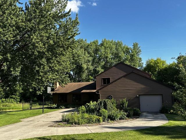 2611 Penny Lane, Stoughton, WI 53589