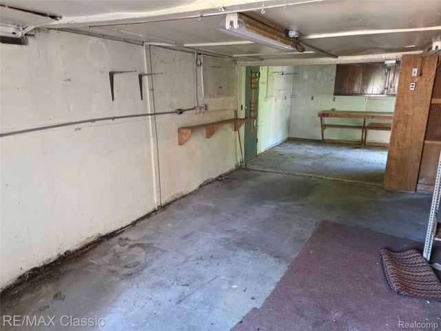 952 Lakeview Street, Waterford Charter Township, MI 48328